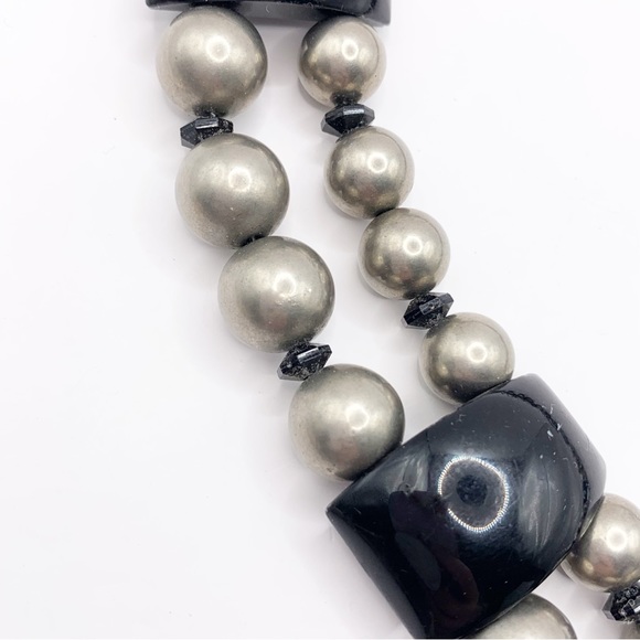 Vintage black and gray silver tone chunky beaded collar necklace - Picture 3 of 10